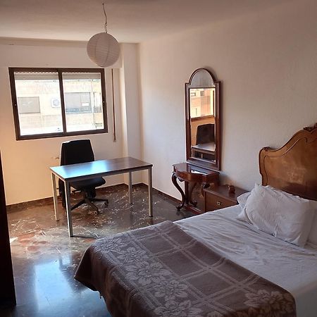 Habitacion Amplia Con Vistas Granada Bagian luar foto